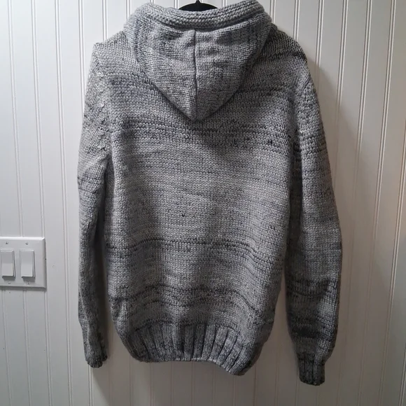 Men's Gray Cable Knit Sweater with Button Detail - Picture 16 of 16